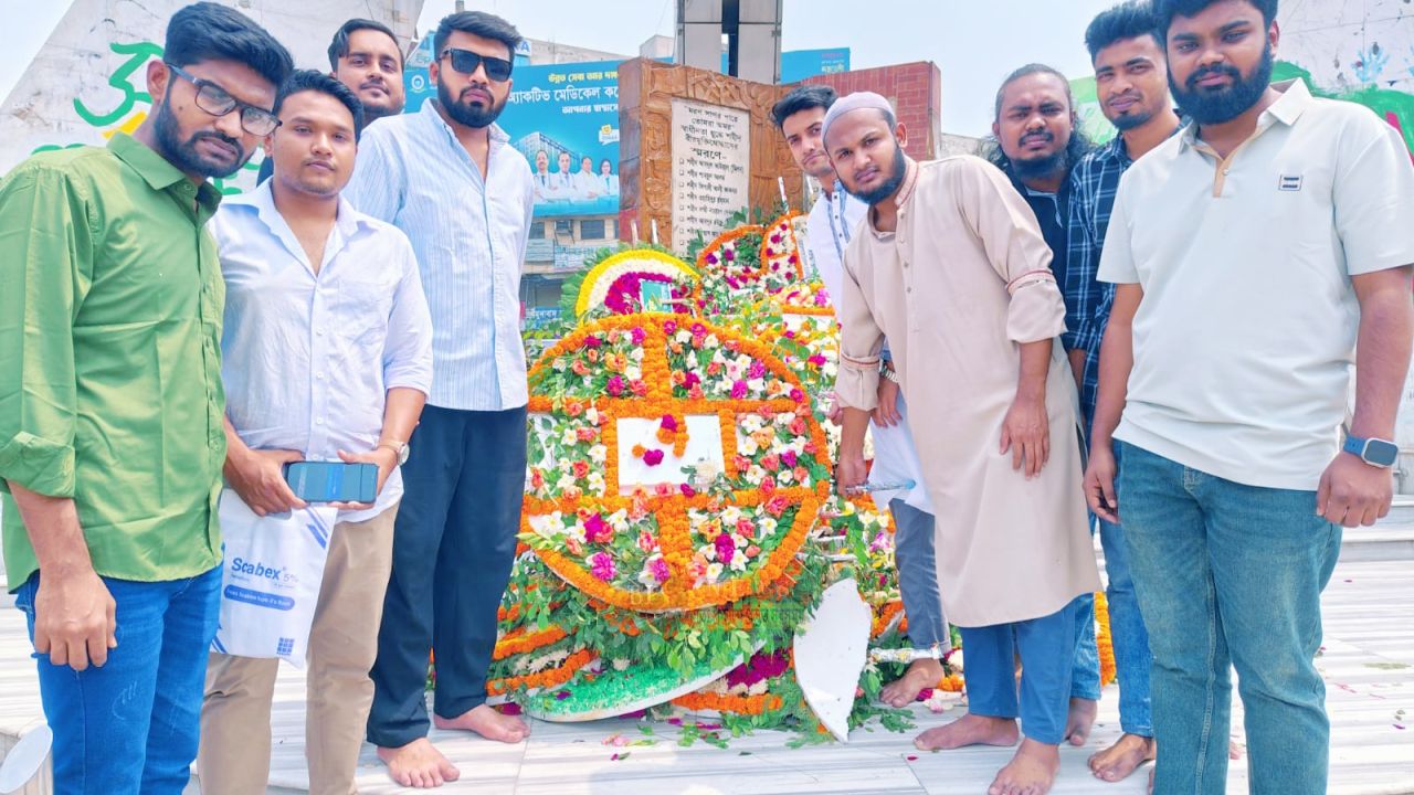 স্বাধীনতা দিবসে শহীদদের স্মরণে নারায়ণগঞ্জ ইয়ুথ সার্কেল এর পুষ্পস্তবক অর্পণ