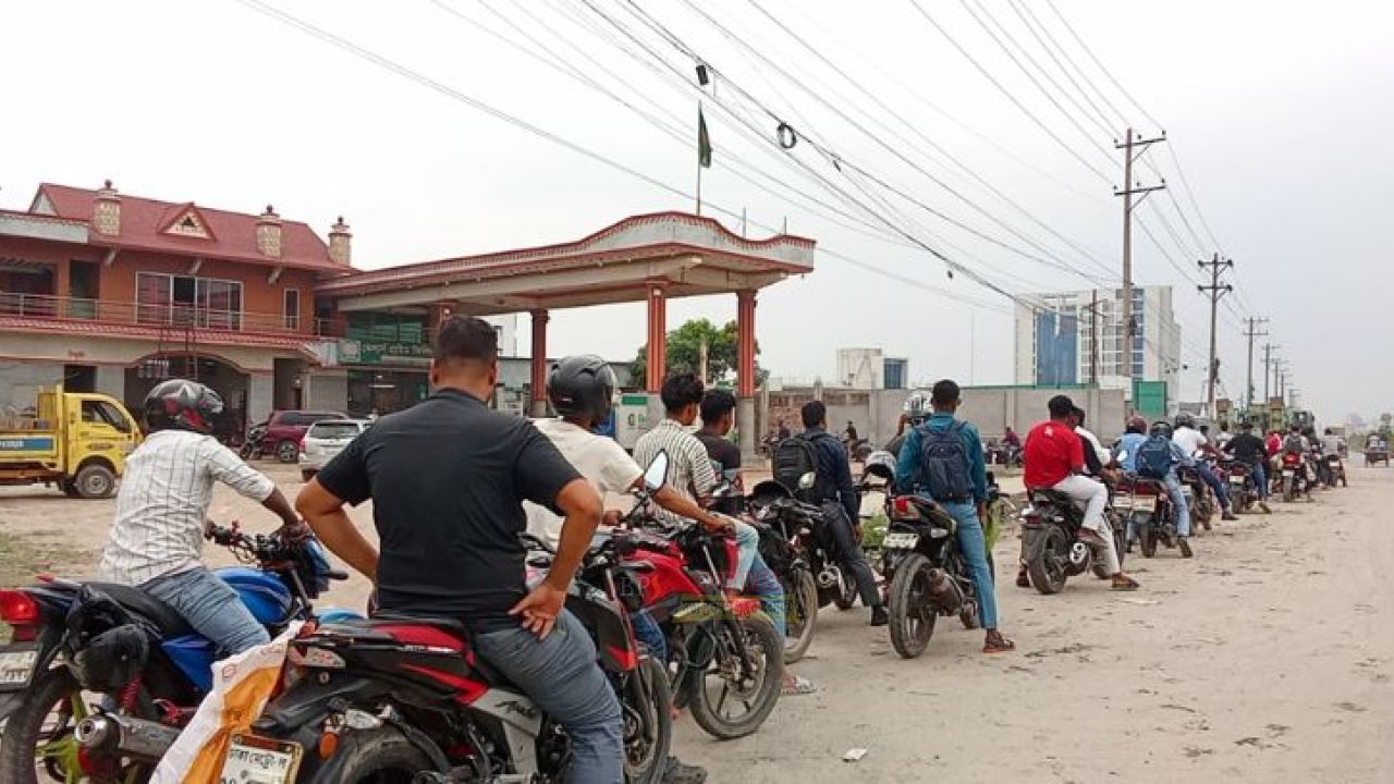 নারায়ণগঞ্জে তেলের সং'কট, পাম্পে পাম্পে ‘তেল নেই’—দু'র্ভোগে চালকরা