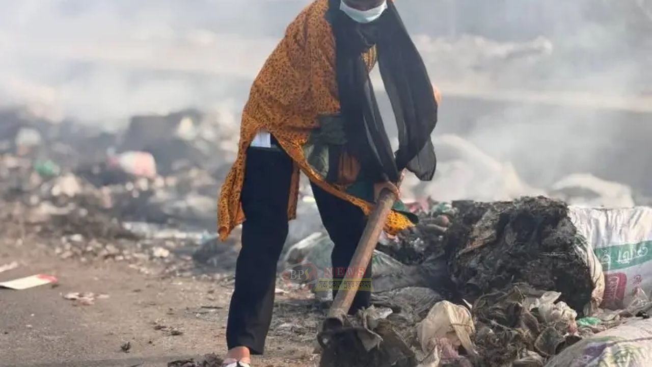 নারায়ণগঞ্জে ময়লা অপসারণে তরুণদের উদ্যোগ,প্রশাসনের সমন্বয়হীনতায় ভো'গান্তি