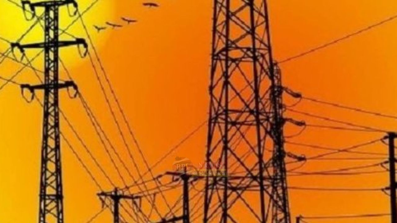 চাষাঢ়ায় ফুটপাতের অবৈধ বিদ্যুৎ সংযোগে অ'ভিযান, ৩০০ লাইন বিচ্ছিন্ন