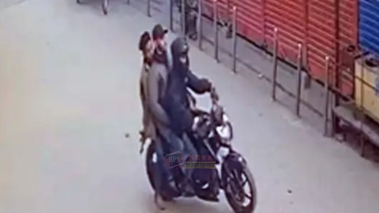 ইসদাইরে অ'স্ত্রের মুখে ছি'নতাই ঘটনায় সিসিটিভিতে ছি'নতাইকারীর স্পষ্ট চেহারা, তবুও গ্রে'ফতার শূন্য 