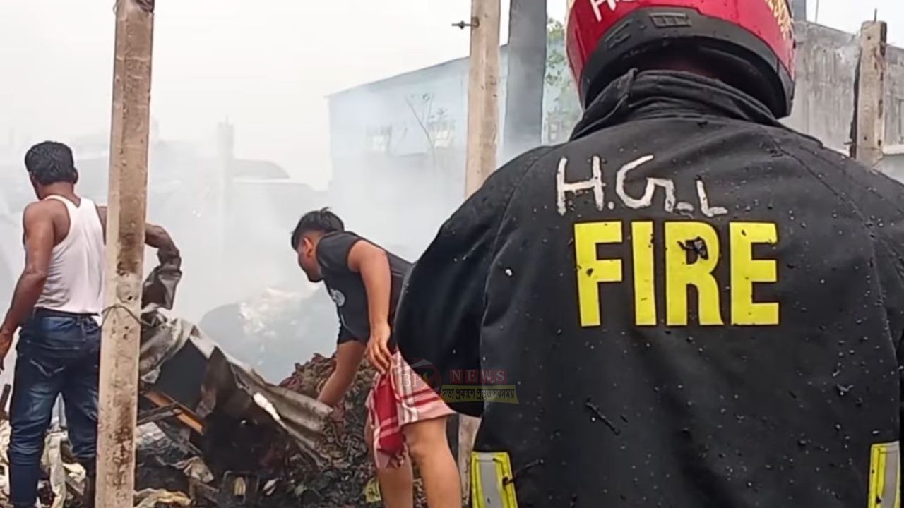 ফতুল্লায় জুট গোডাউনে ভ'য়াবহ আ'গুন, বড় ক্ষয়ক্ষতির আশঙ্কা