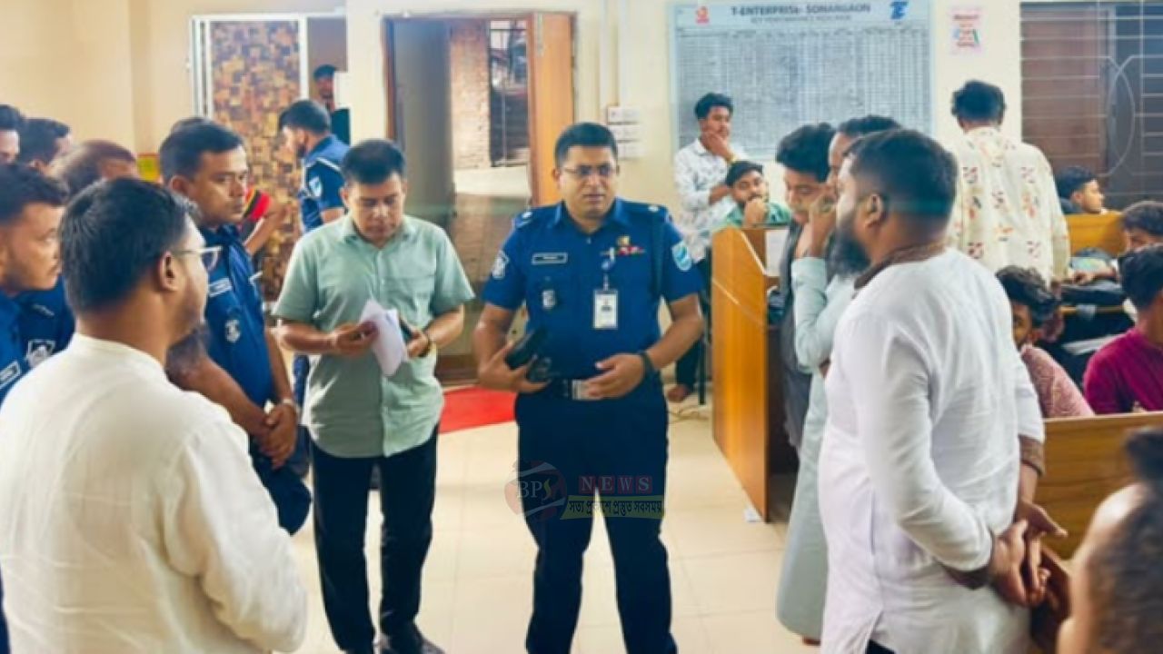 সোনারগাঁয়ে অ'স্ত্রের মুখে জিম্মি করে নগদের অফিসে লুট, ক্ষতি প্রায় কোটি টাকা