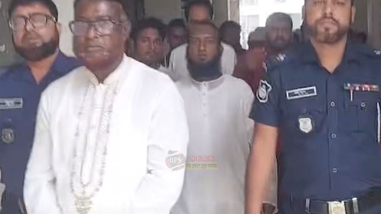 আদালতপাড়ায় আওয়ামী লীগ নেতা সিরাজ মন্ডলের ছবি তুলতে বাধা, ধাক্কাধাক্কির অভিযোগ
