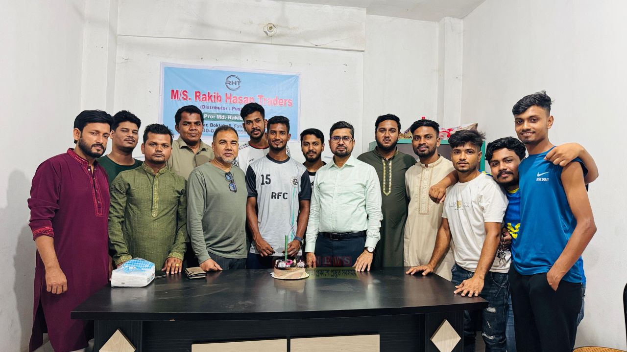 বক্তাবলী পরগনার উদীয়মান ফুটবলার মো: শাকিলের জন্মদিন উদযাপন 