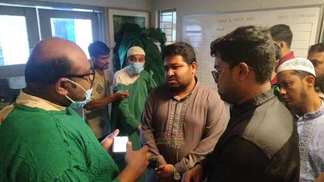 ফতুল্লায় দ'গ্ধ একই পরিবারের ৫ সদস্যকে দেখতে বার্ন ইনস্টিটিউটে এমপি আব্দুল্লাহ আল আমিন
