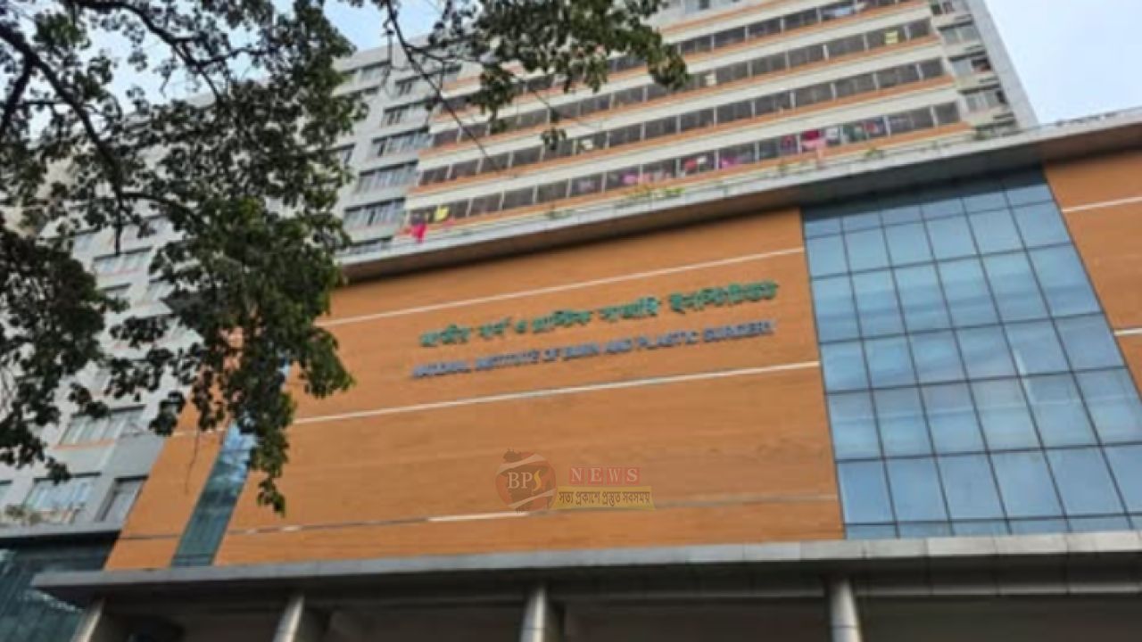ফতুল্লার গ্যাস বি'স্ফোরণ: বাবার মৃ'ত্যুর ঘণ্টাখানেক পর প্রাণ গেল ছেলে রাকিবেরও
