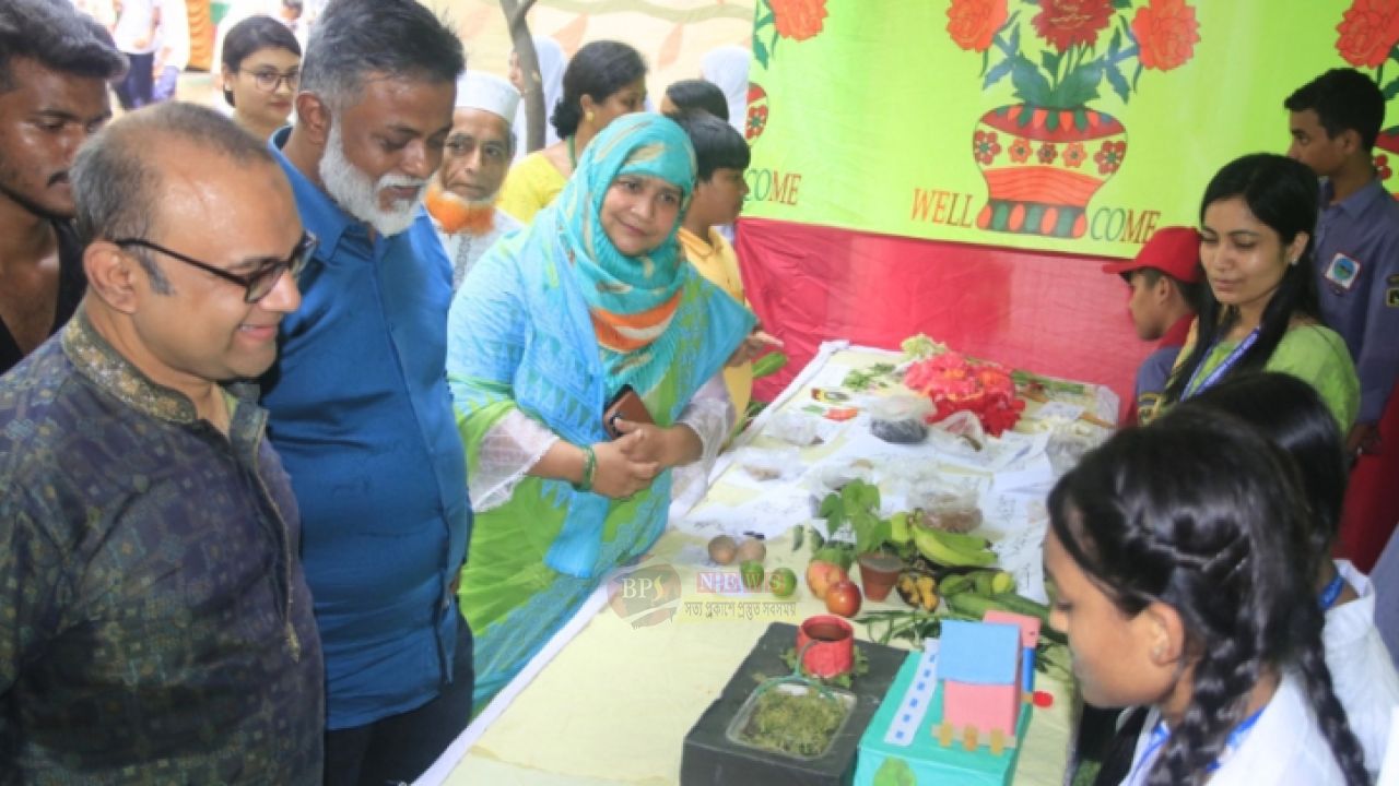 খোরশেদের উপস্থিতিতে বেগম রোকেয়া স্কুলে সৃজনী মেলা