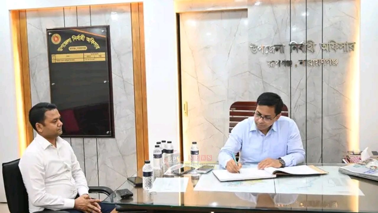 রূপগঞ্জে সরকারি দপ্তর পরিদর্শনে জেলা প্রশাসক রায়হান কবির