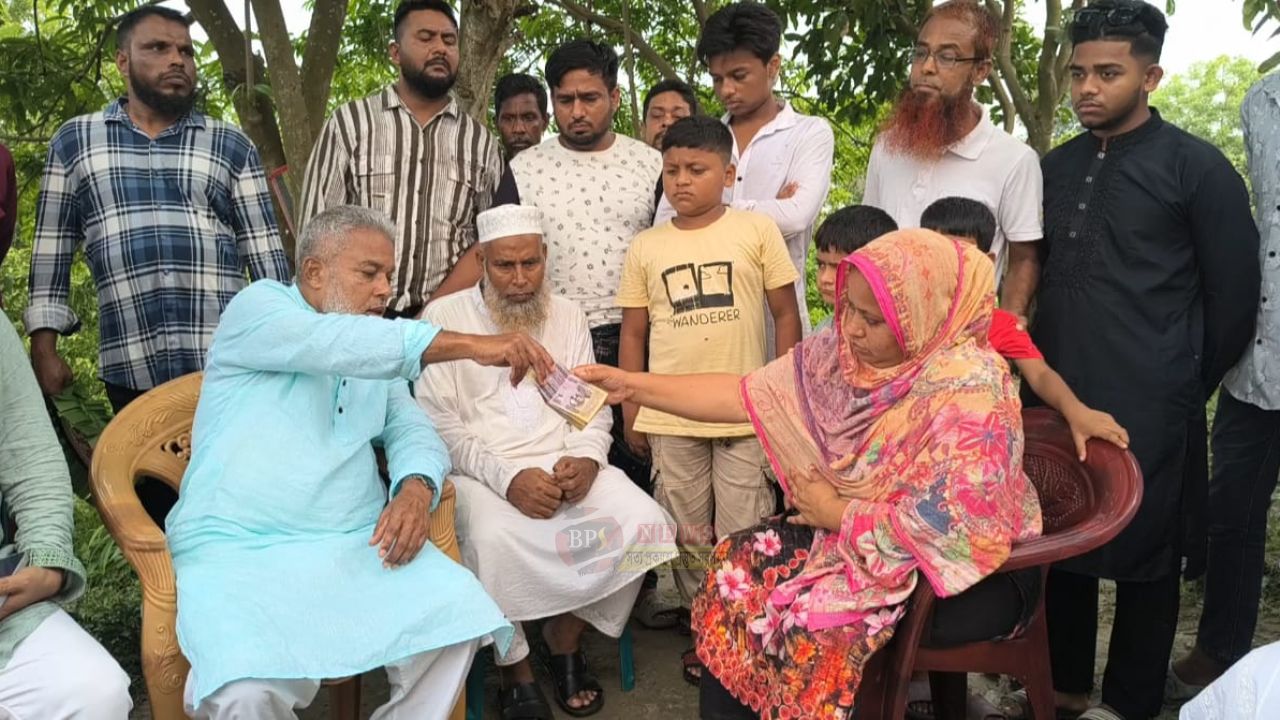 নিহত মুমিনের বাড়িতে এমপি মান্নান সর্বোচ্চ বিচারের আশ্বাস ও পরিবারের পাশে দাঁড়ানোর প্রতিশ্রুতি