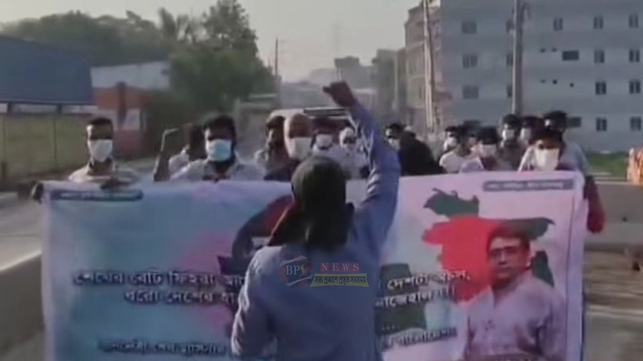 এনসিপির ধাওয়া নয়, পুলিশের বাঁশির শব্দে মিছিল রেখে পালিয়ে যায় সমর্থকরা!