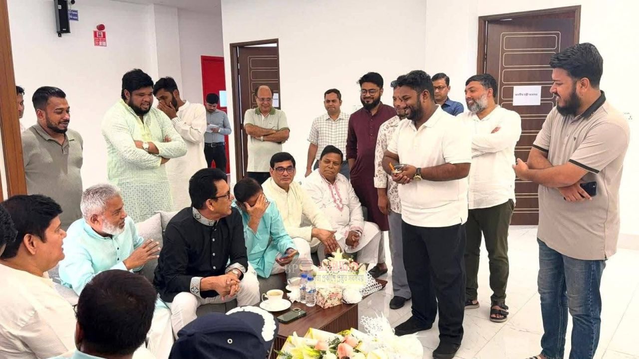 সোনারগাঁয়ের শিক্ষার মানোন্নয়নে শিক্ষামন্ত্রীর সঙ্গে বৈঠকে যুবদল নেতা সজিব