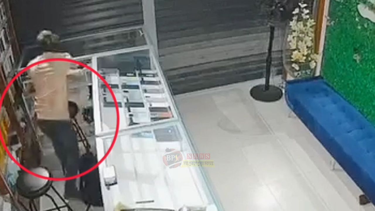 সোনারগাঁয়ে মোবাইল শপে কোটি টাকার চুরি