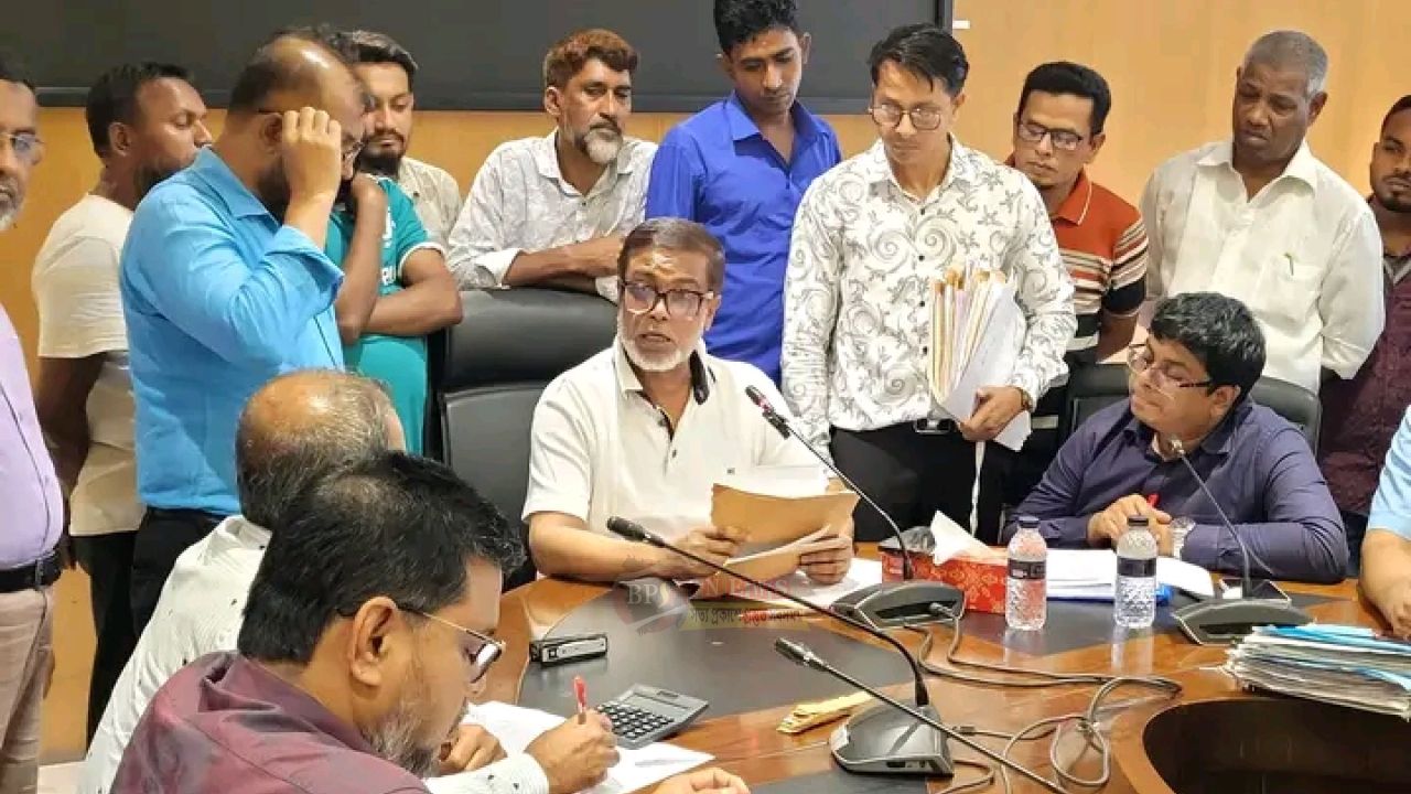 নারায়ণগঞ্জ সিটি করপোরেশনের বিভিন্ন ইজারার সর্বোচ্চ দরদাতাদের নাম ঘোষণা দিলেন প্রশাসক সাখাওয়াত হোসেন 