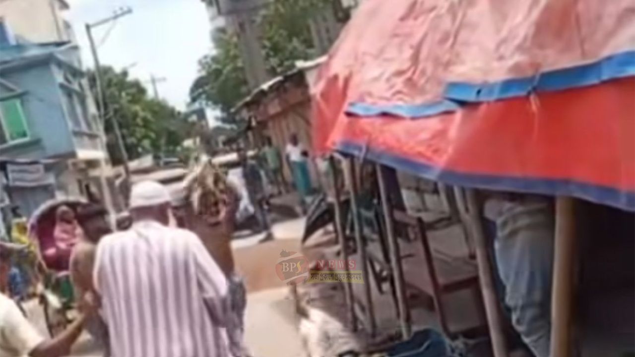 রাস্তায় ফেলে ফল ব্যবসায়ীকে পি'টানোর অভিযোগ, বন্দরে চাঞ্চল্য