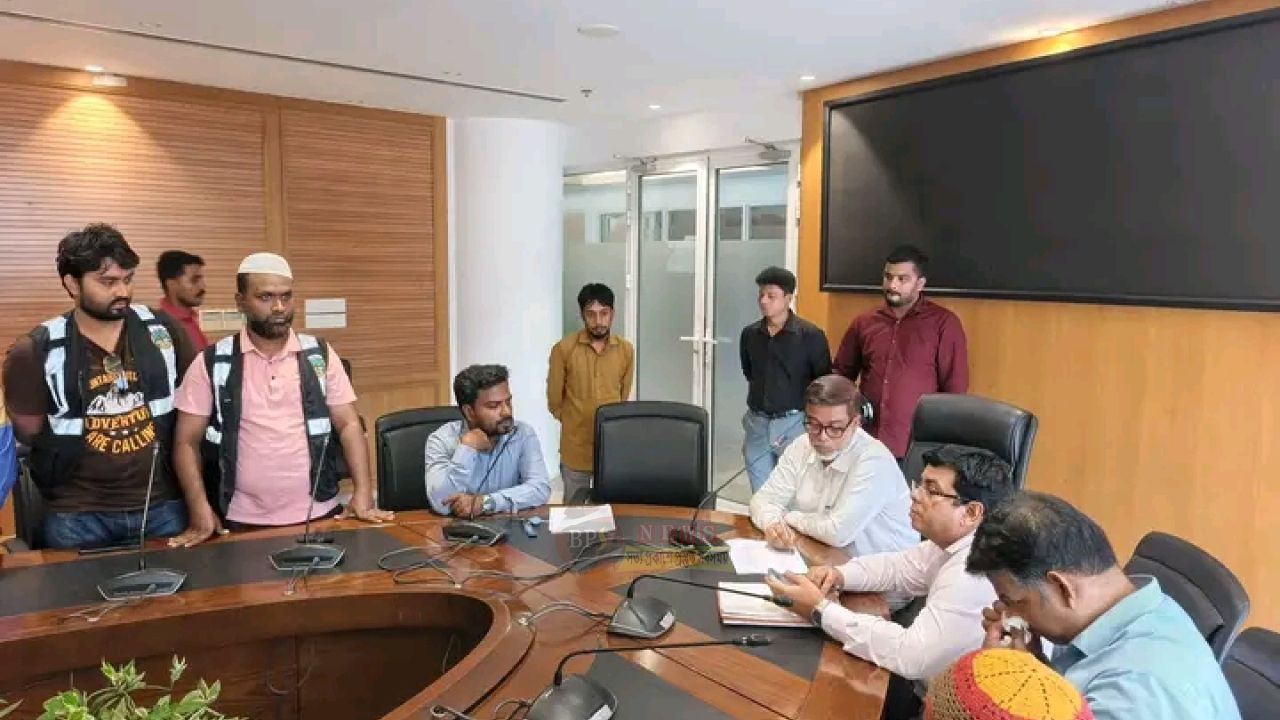 নগরীর অবৈধ দখল উচ্ছেদে গতি আনতে মাঠকর্মীদের সঙ্গে নাসিক প্রশাসকের বৈঠক