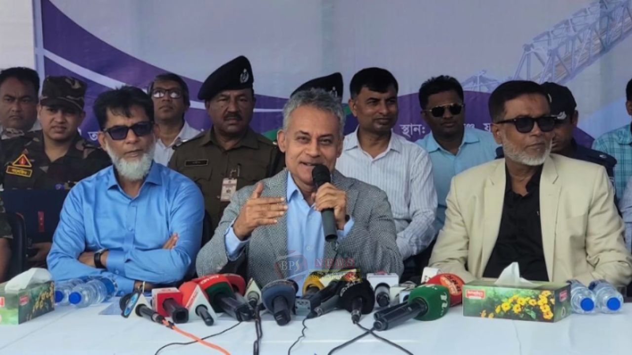 রেলসেতুর নিচে মাটি কাটায় কোনো ঝুঁকি নেই: মন্ত্রী