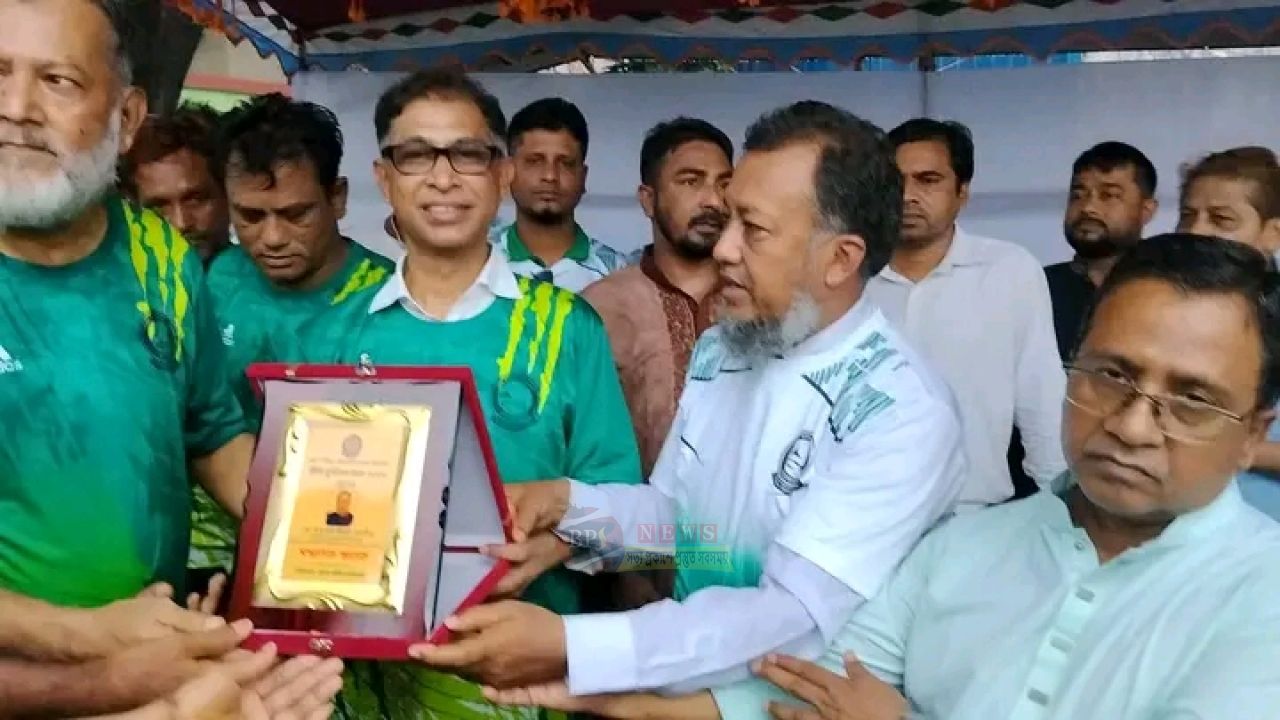 ওসমানী স্টেডিয়ামে প্রীতি ফুটবল ম্যাচ, পুরস্কার বিতরণে আবু আল ইউসুফ খান টিপু