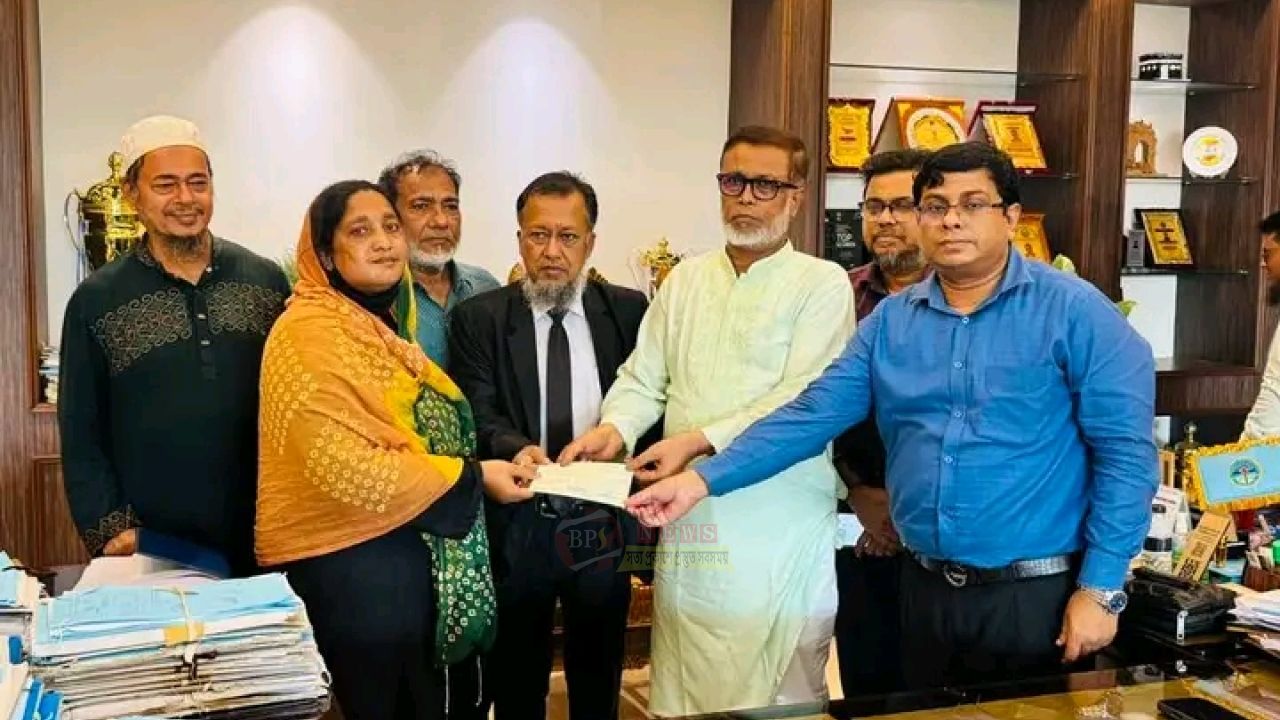 ব্রেন টিউমারে আক্রান্ত ফিরোজা বেগমের চিকিৎসায় সাখাওয়াত হোসেন খানের আর্থিক সহায়তা