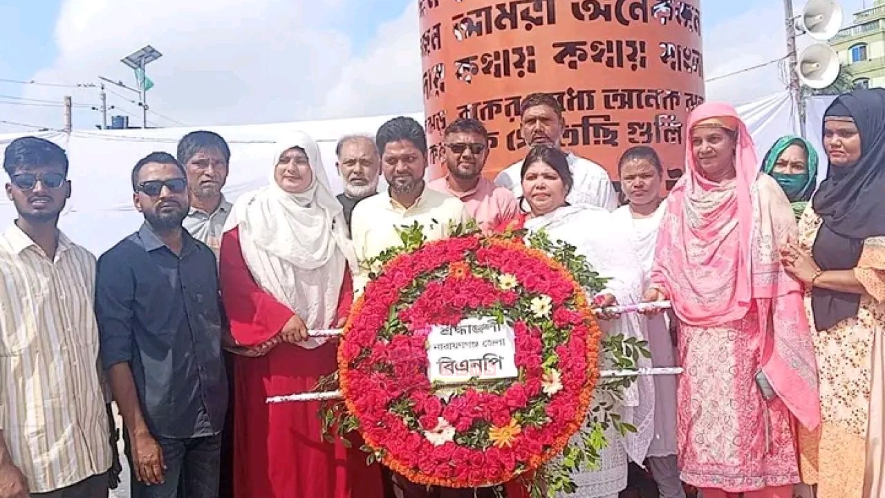 মশিউর রহমান রনির নেতৃত্বে জুলাই শহীদদের স্মরণে পুষ্পস্তবক অর্পণ