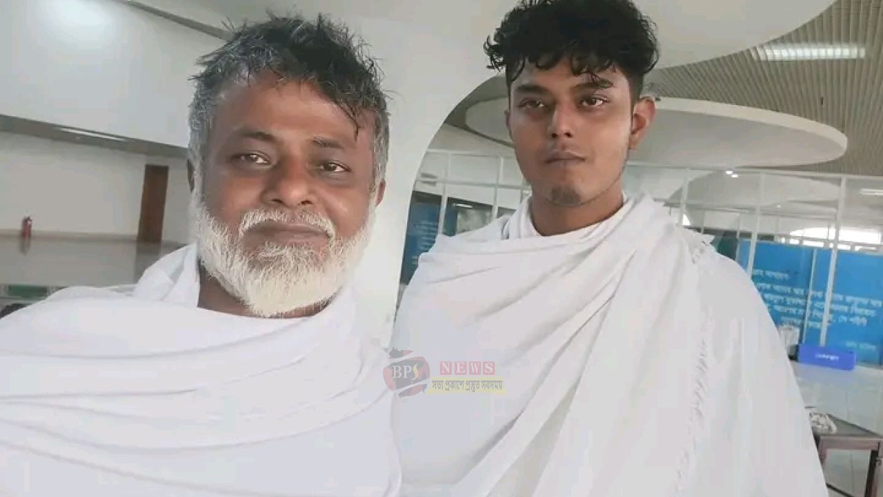 পুত্রকে সঙ্গে নিয়ে ওমরার উদ্দেশ্যে রওনা হলেন খোরশেদ