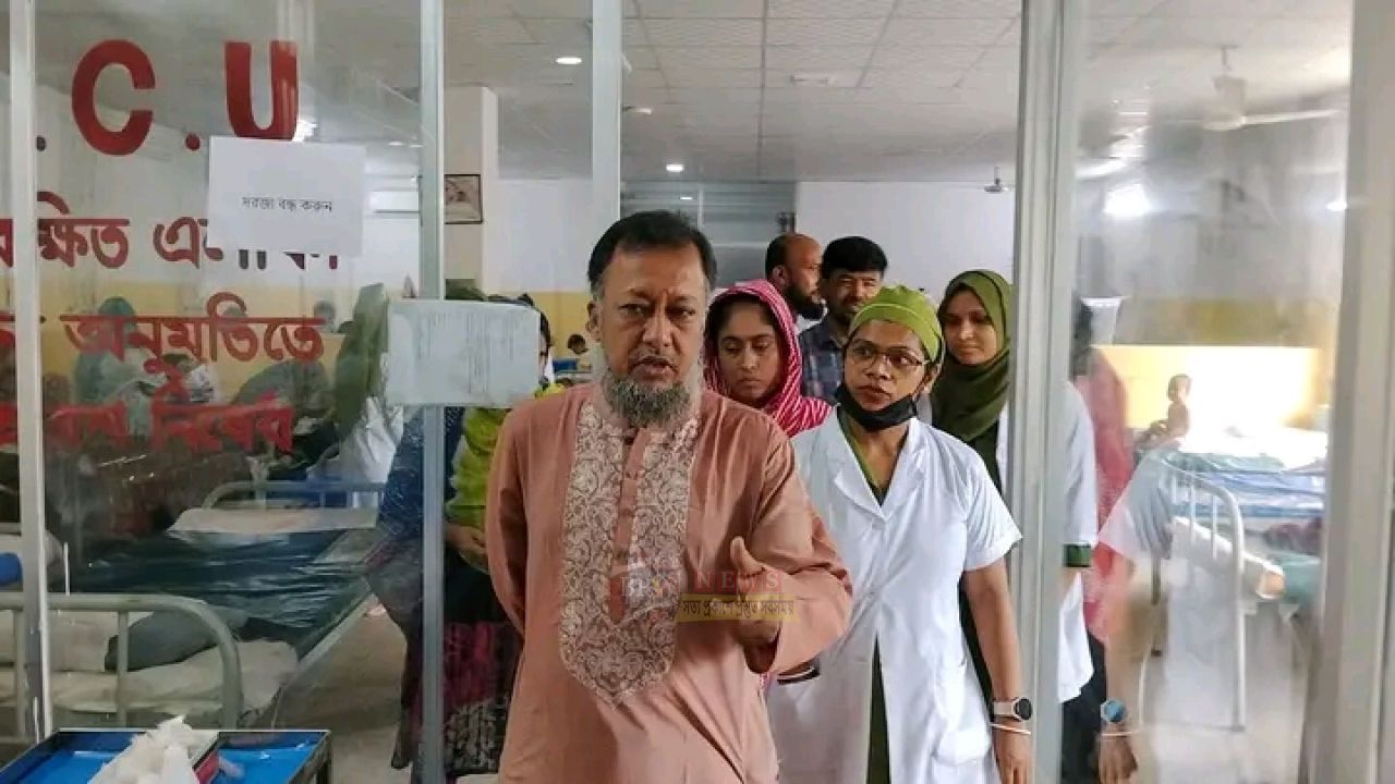 খানপুর ও ভিক্টোরিয়া হাসপাতালে রোগীদের খোঁজখবর ও পরিচ্ছন্নতা পরিদর্শন করেন বিএনপি নেতা টিপু