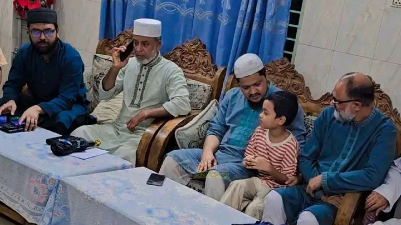 জুলাই শহীদ গোলাম মোস্তফা রাজুর পরিবারের সঙ্গে সৌজন্য সাক্ষাৎ মহানগর জামায়াত আমীরের
