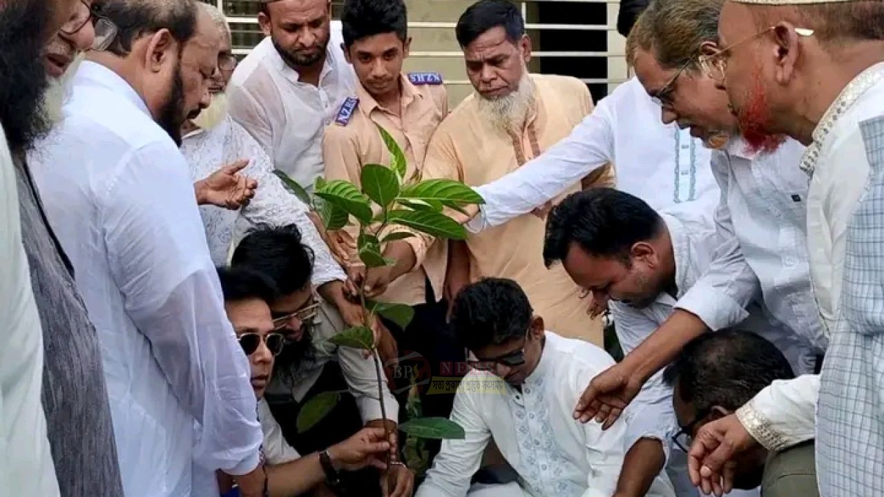 বন্দরে নাগিনা জোহা বিদ্যালয়ে বৃক্ষরোপণ কর্মসূচির উদ্বোধন করলেন আবুল কাউছার আশা
