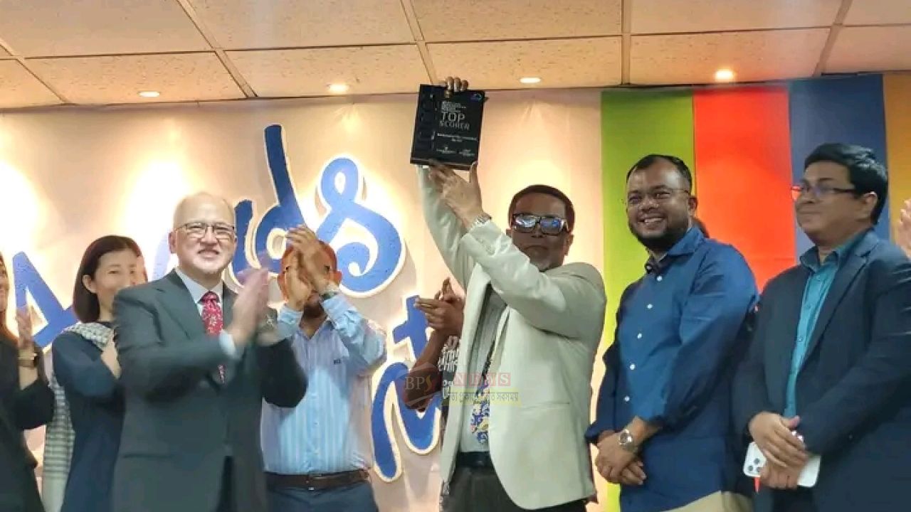 জাইকার চ্যাম্পিয়ন ট্রফি গ্রহণ করলেন নাসিক প্রশাসক সাখাওয়াত হোসেন খান