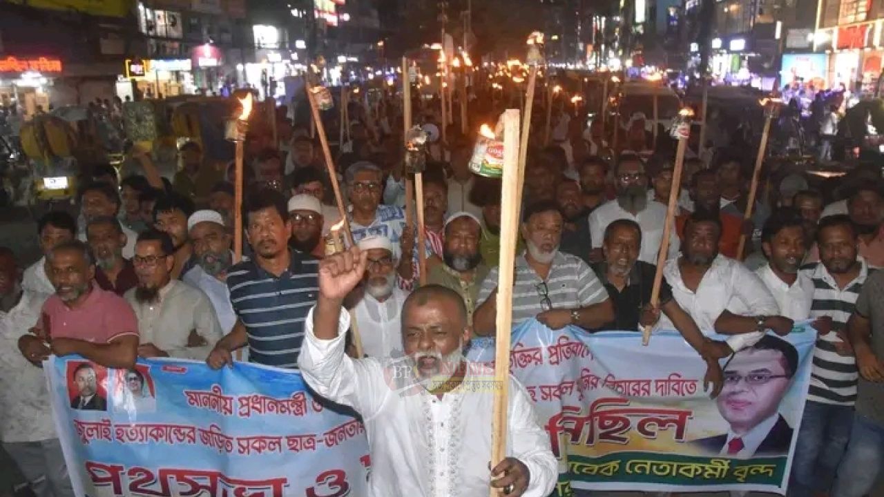প্রধানমন্ত্রীকে কটূক্তি করে ফ্যাসিস্টদের সুযোগ করে দেওয়া হচ্ছে: খোরশেদ
