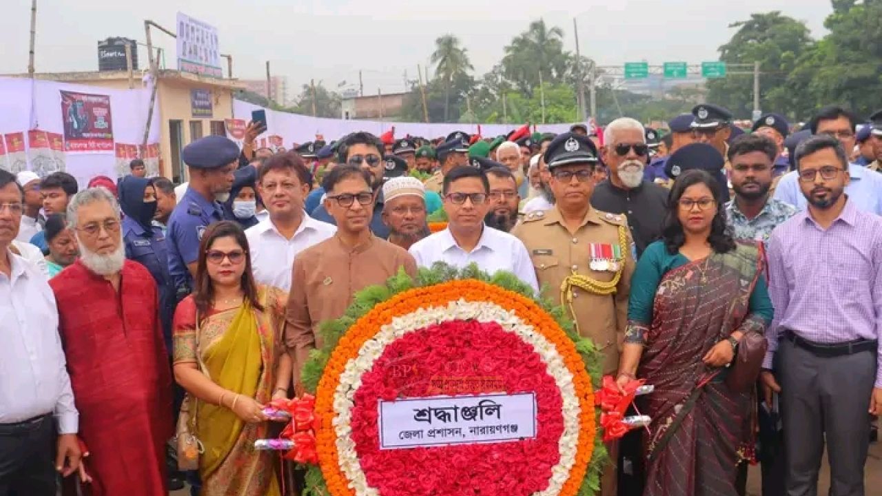 জুলাই গণঅভ্যুত্থান দিবস: নারায়ণগঞ্জে স্মৃতিস্তম্ভে শ্রদ্ধা ও দোয়া মাহফিল