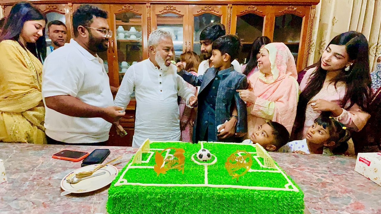 নাতির জন্মদিনে দোয়া চাইলেন এমপি মান্নান