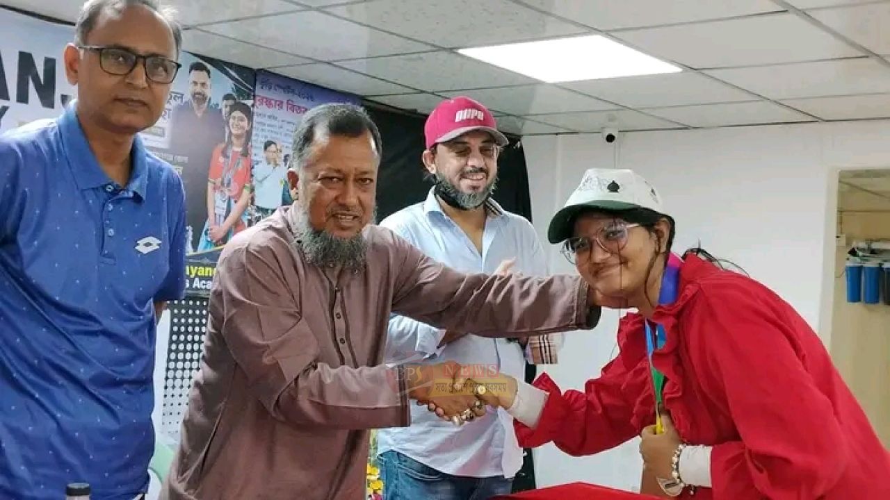আন্তর্জাতিক দাবা টুর্নামেন্টে বিজয়ীদের পুরস্কার দিলেন আবু আল ইউসুফ খান টিপু