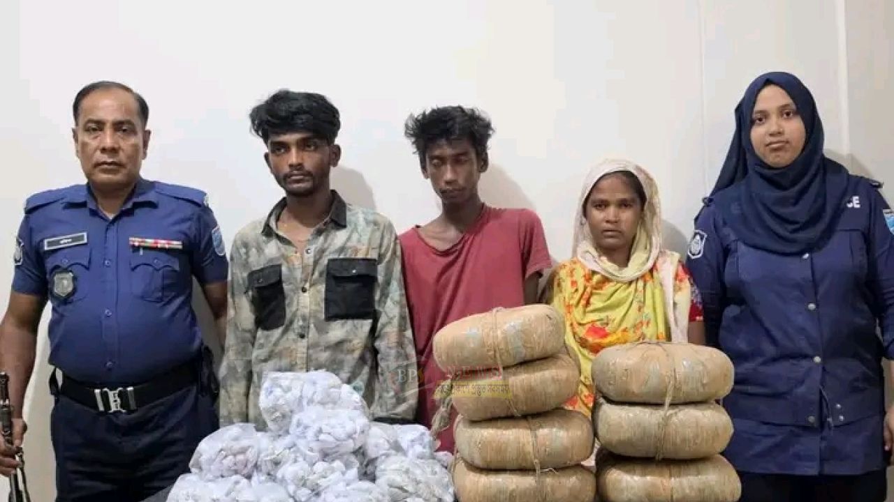 ফতুল্লায় ১৭ কেজি গাঁ'জা উদ্ধার, মা-ছেলেসহ গ্রে'প্তার ৩