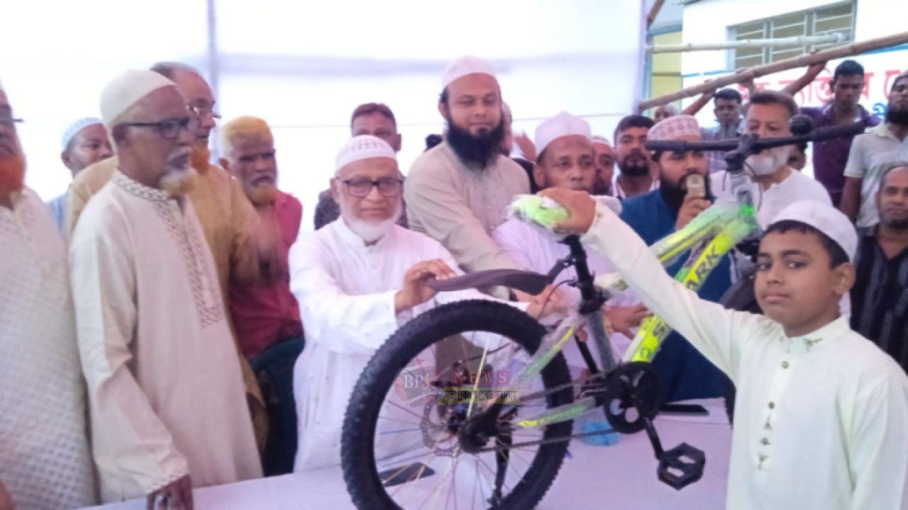 ৪০ দিন জামায়াতে পাঁচ ওয়াক্ত নামাজ পড়ে পুরস্কৃত ১১ শিশু-কিশোর