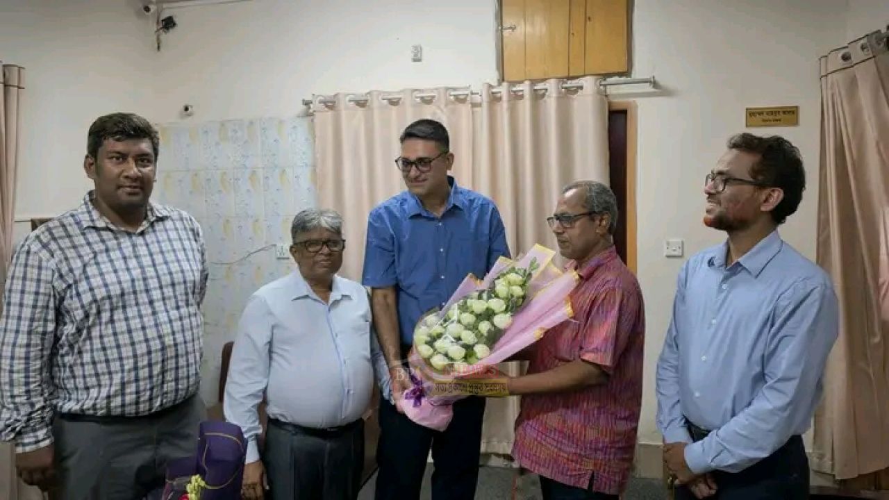 নারায়ণগঞ্জ পরিবেশ অধিদপ্তর কার্যালয় পরিদর্শনে মহাপরিচালক ড. লুৎফর রহমান