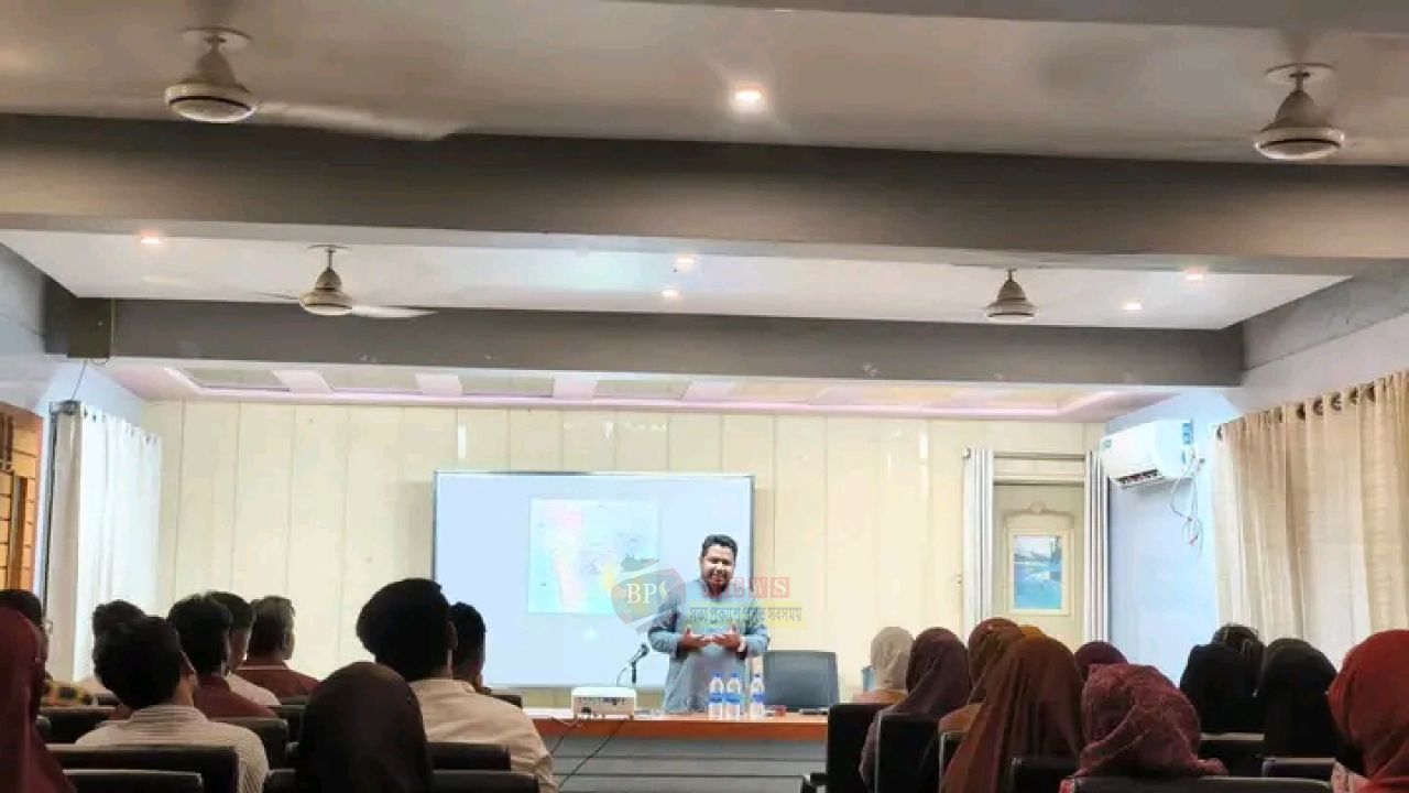 ভর্তি প্রত্যাশীদের নিয়ে UCC নারায়ণগঞ্জে সেমিনার, ক্লাস নিলেন এমপি আল আমিন