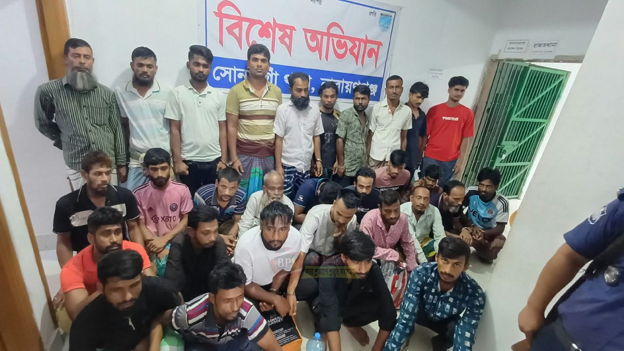 নারায়ণগঞ্জে মাদককারবারীসহ গ্রেফতার- ৩০
