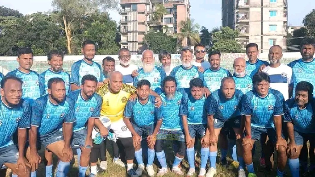 কক্সবাজারে নারায়ণগঞ্জ ও কক্সবাজার সোনালী অতীত ক্লাবের প্রীতি ম্যাচ
