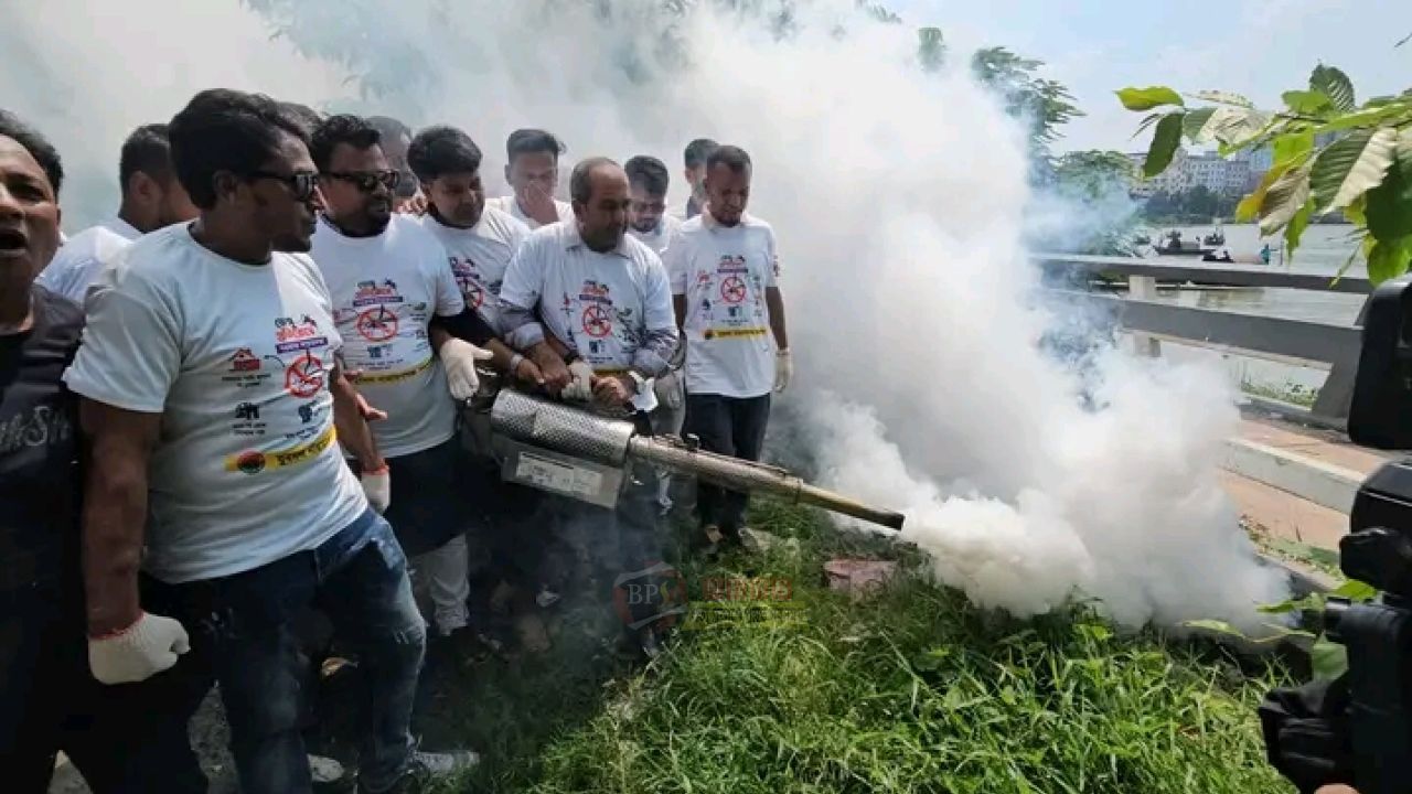 ডেঙ্গু প্রতিরোধে বন্দরে যুবদলের পরিচ্ছন্নতা ও মশক নিধন কর্মসূচি