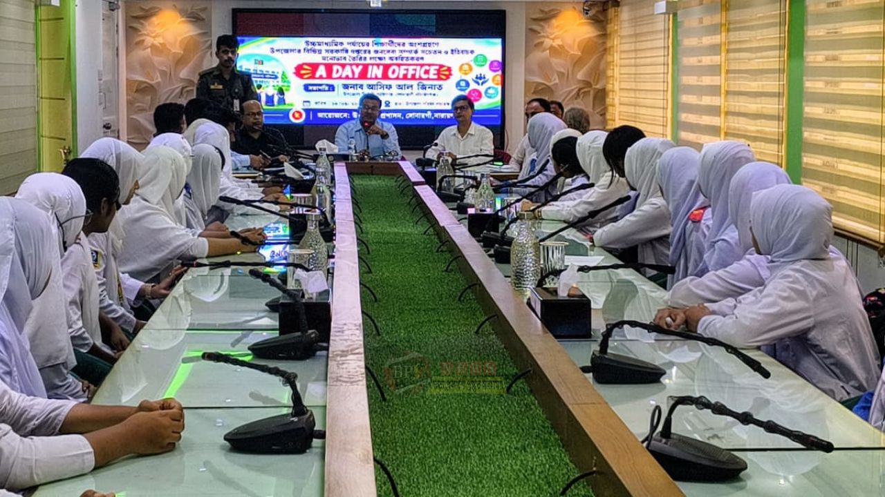 জনসেবা সম্পর্কে অবগত করতে সরকারি দপ্তর পরিদর্শনে শিক্ষার্থীরা