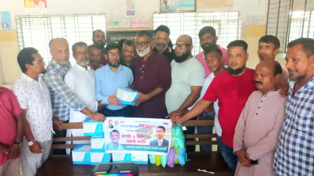 ডেঙ্গু প্রতিরোধে হাসপাতালে মহানগর যুবদলের সাবেক নেতৃবৃন্দের চিকিৎসা সামগ্রী ও মশারী উপহার 