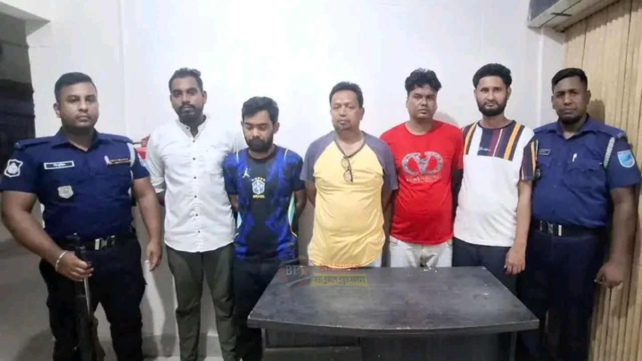 ফতুল্লায় আওয়ামী লীগের ব্যানারে মিছিলের ঘটনায় সন্ত্রাসবিরোধী আইনে  গ্রেফতার ৫