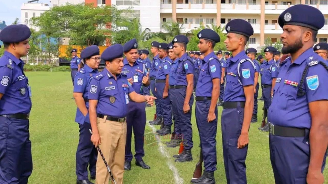 নারায়ণগঞ্জে পুলিশের মাস্টার প্যারেড