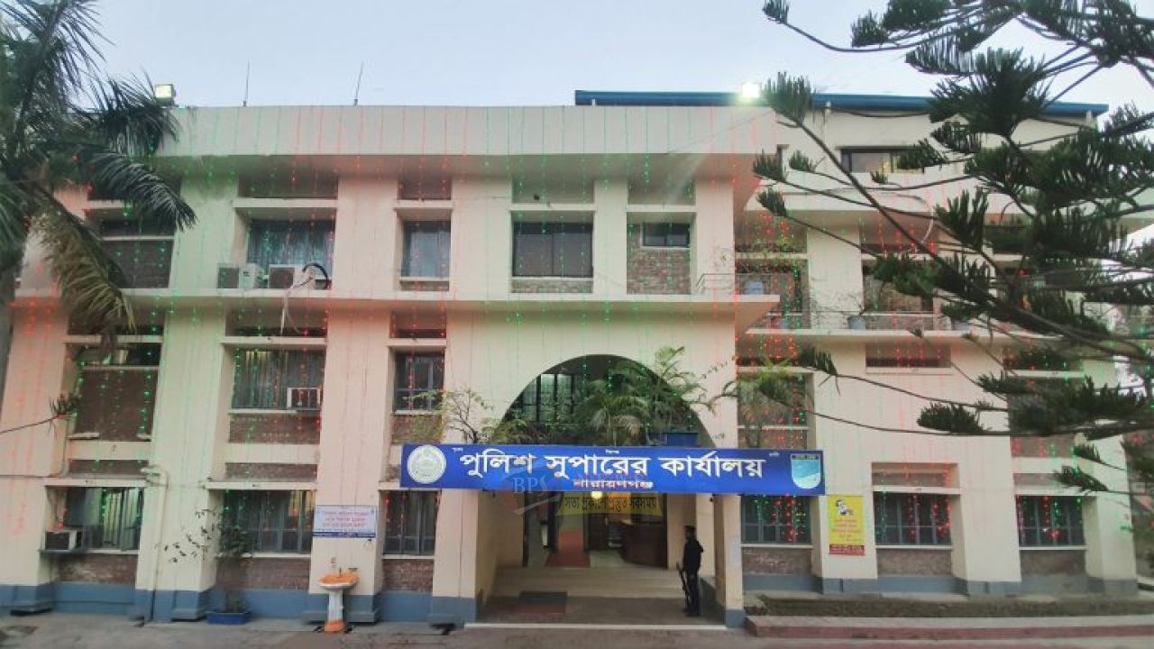 নারায়ণগঞ্জে পুলিশের অভিযানে গ্রেপ্তার ১০৫