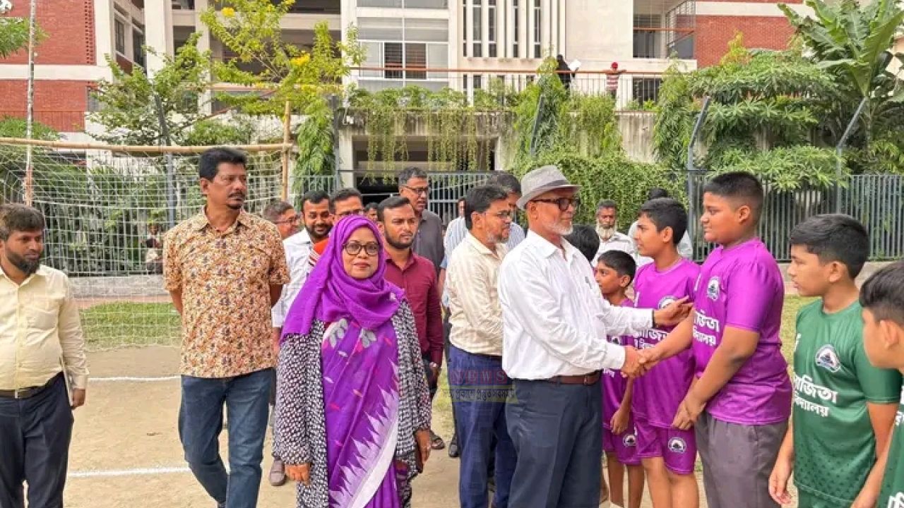 অপরাজিতা নগর বিদ্যালয়ে ফুটবল টুর্নামেন্ট, উদ্বোধন করলেন সাখাওয়াত হোসেন