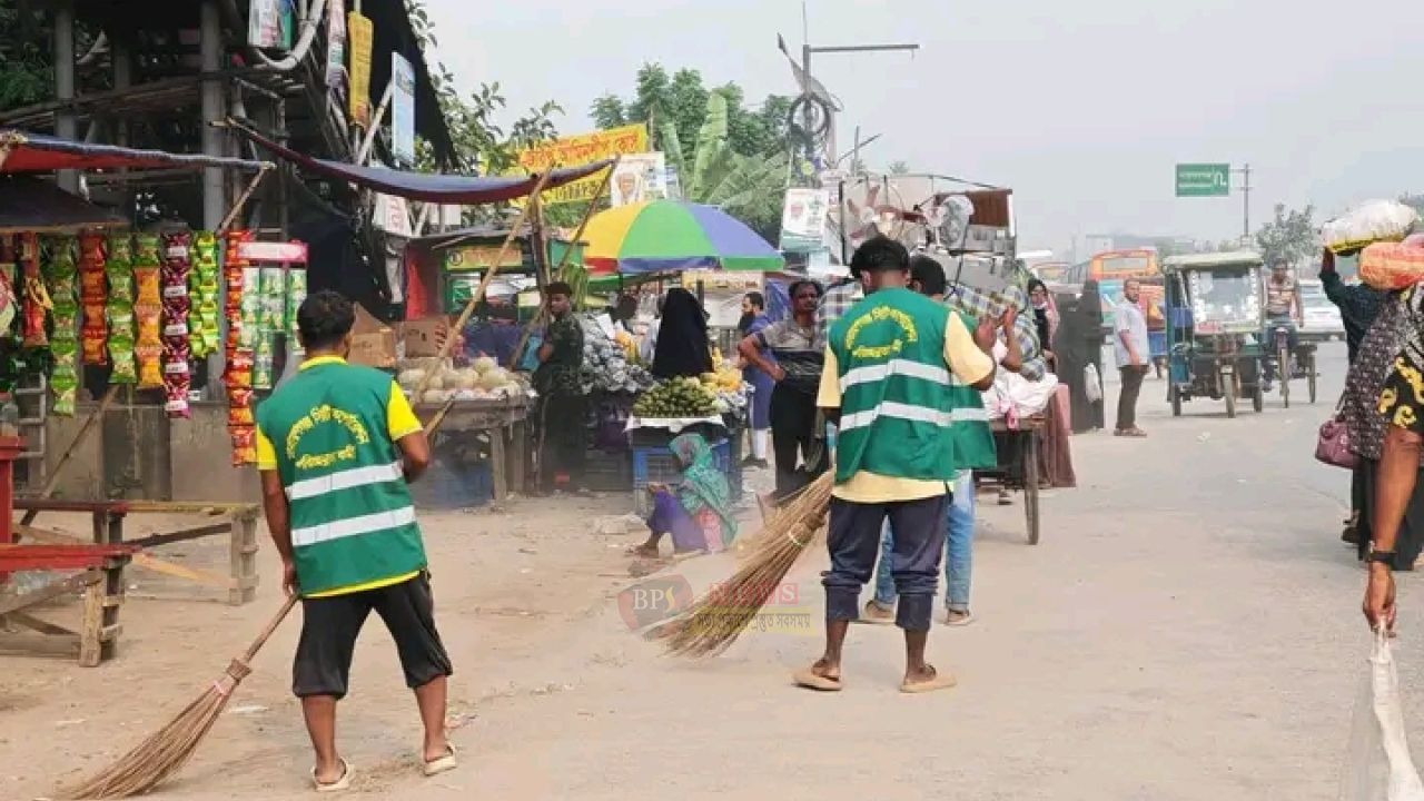তারেক রহমানের আগমন উপলক্ষে সাইনবোর্ড-চিটাগাং মহাসড়কে পরিচ্ছন্নতা অভিযান