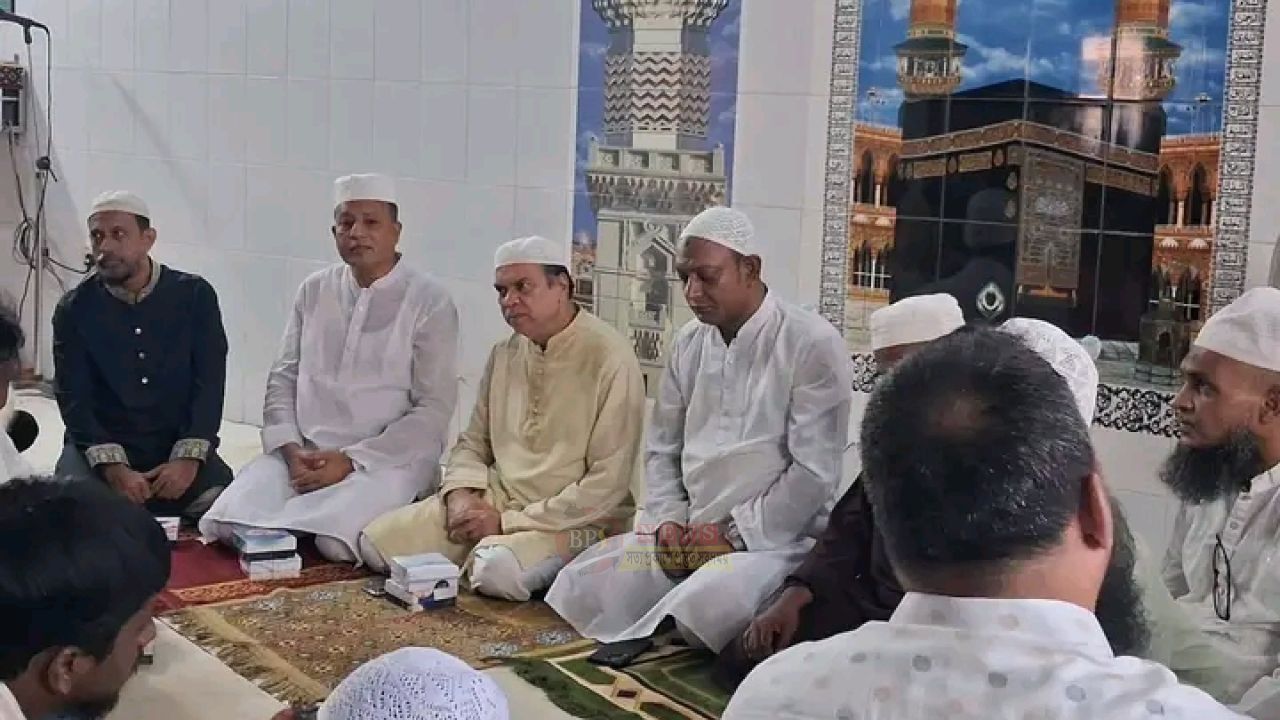 জোসেফের মায়ের রুহের মাগফিরাত কামনায় কেন্দ্রীয় সমবায় ব্যাংকে দোয়া