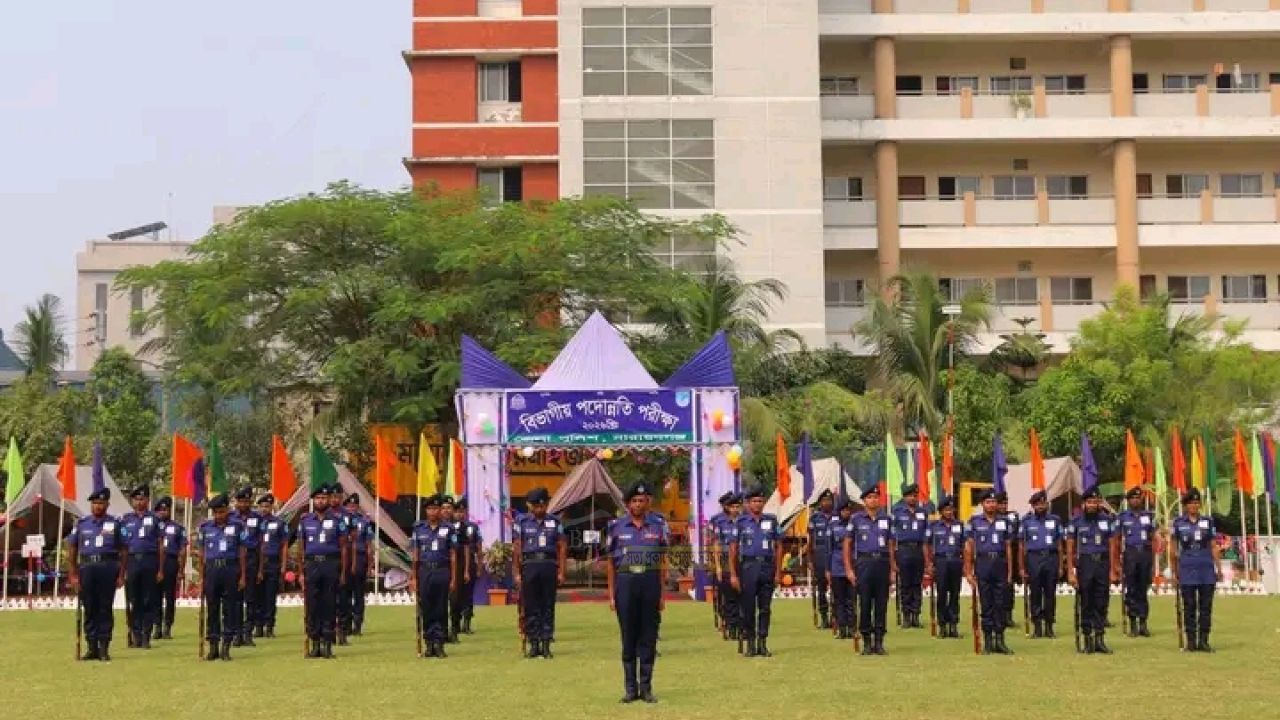 নারায়ণগঞ্জে পুলিশের বিভাগীয় পদোন্নতি পরীক্ষা অনুষ্ঠিত