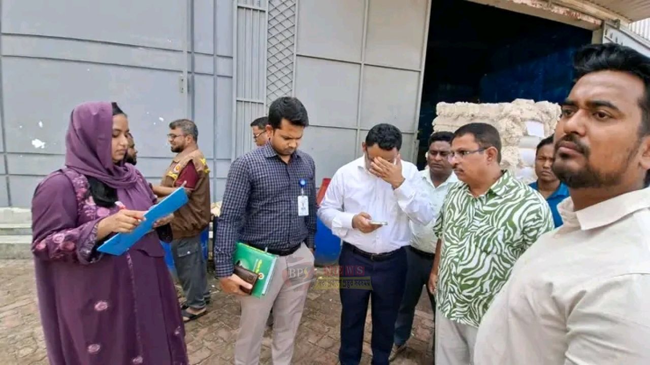 রূপগঞ্জে কঠিন বর্জ্য ব্যবস্থাপনায় অনিয়ম, ফারিয়া স্পিনিং মিলসকে ১.৮০ লাখ টাকা জরিমানা